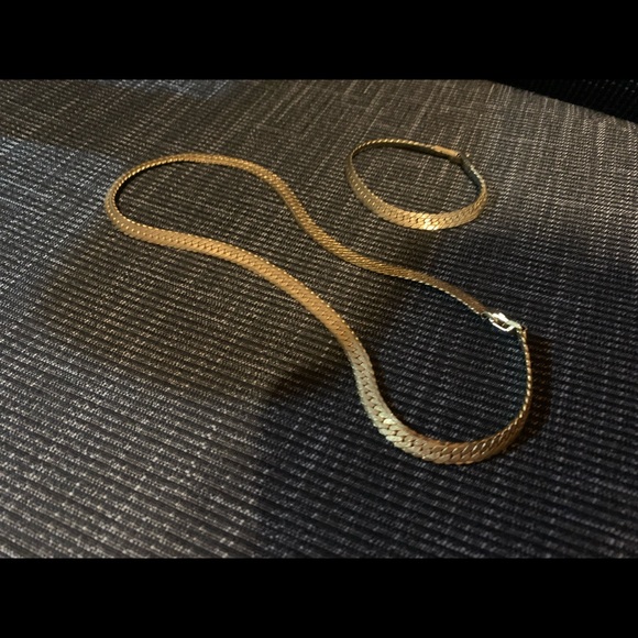 Vintage 80’s Gold Chain Bracelet and Necklace - Picture 3 of 5